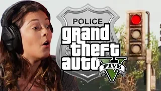 Policial tenta jogar GTA V sem infringir nenhuma lei - @BuzzFeedBrasil