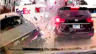 CAR CRASHES (December) --- Bad drivers & Driving fails -learn how to drive --- Car footage review