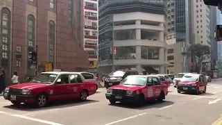 HK taxi driver asks protesters to stop violence and restore peace 香港的士司機要求暴徒停止暴力，還香港安寧