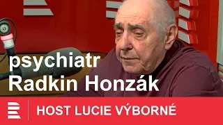 Radkin Honzák: Děsí mě analfabetismus dnešní mládeže. Společnost nedrží pohromadě