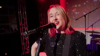 Ainsley Costello - Daydreamer (Live)