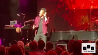 Lionel Richie Performs a “Fire/Brick House” Medley