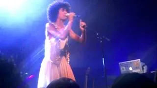 Ayo - Trianon - How Many People - Mai 2011