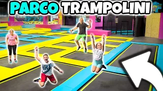 AL PARCO DEI TRAMPOLINI a Saltare Come Pazzi sui Tappeti Elastici