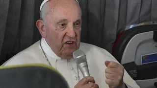 Papa Francesco sul volo di ritorno a Roma: "Per i migranti il peggior cimitero è il Nord Africa"