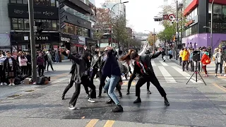 EXO 'LOVE SHOT'COVER. AMAZING GUYS ARE ENJOYING MEMORABLE BUSKING WITH CHEERING AUDIENCE. THUMBS UP.