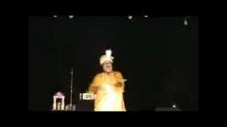 asia's no 1 megician prof chudasama do rain of rupies flv.flv