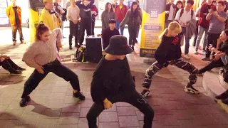 WINWINCREW. RL CHINGUS🤩. IKON 'KILLING ME' COVER. ENJOYING IMPROMPTU HAPPY BUSKING.