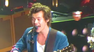 Harry Styles and Kacey Musgraves sing Still the One at Madison Square Garden