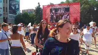 Танец Oriflame в Краснодаре с Александром Могилевым. Советую посмотреть.