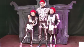 Уличное кукольное представление «Скелетон», Сочи Парк, осень 2022