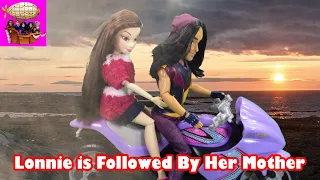 Lonnie is Followed By Her Mother- Episode 29 The Royal Wedding Disney Descendants Story Play Series