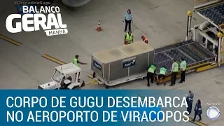 Veja o momento em que o corpo de Gugu Liberato chega ao Brasil