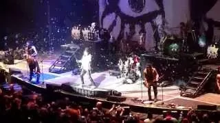 Alice Cooper - School's Out/Another Brick in the Wall at Joe Louis Arena, Detroit MI on 11.08.14