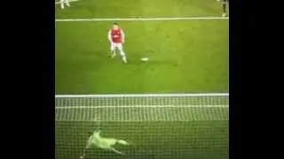 Mesut Ozil (Arsenal) wins penalty brilliantly vs Bayern Munchen