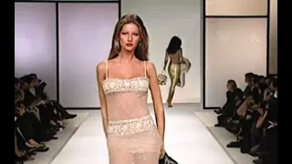 VALENTINO Fall 2000 Paris - Fashion Channel