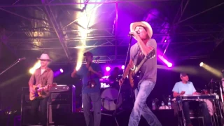 Kevin Fowler - Intro and Honkytonk Near You (Live)