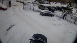 В Перми избили пенсионера за брошенный на машину снег
