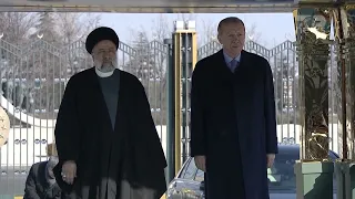 Top News/ Erdogan pret presidentin e Iranit, në fokus situata në Gaza dhe zgjerimi i konfliktit