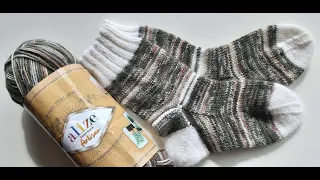 Носки детские на 4-5 лет, связанные спицами. Socks for children, knitted with knitting needles.