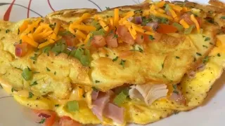 Making a LOADED OMELETTE (EASY)