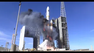 [4K] SLO-MO Delta IV Heavy emerges from launch fireball (NROL-71)