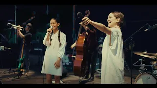 Isaac et Nora feat. Natalia Lafourcade - Hasta la Raíz