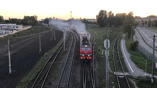 ТЭП70БС-324 с Ласточкой отправляется с станции Псков-Пассажирский