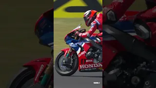 Our slow-mo comparison never go out of style 😎🤙 | #WorldSBK