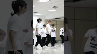 Kids Dancing Shuffle 😨🔥 Запоём ❤️