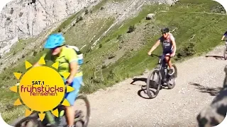 Hoch hinaus: Mit dem Fahrrad in die Alpen | SAT.1 Frühstücksfernsehen | TV