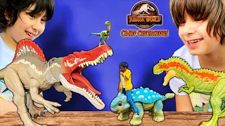 DANI y EVAN encuentran los DINOSAURIOS de CAMP CRETACEOUS 3 Jurassic World