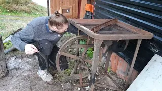 Repairing the belt of a pedal forge - Building a smithy 3/6