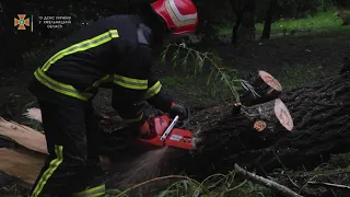 Рятувальники Хмельниччини здійснили 22 виїзди на ліквідацію наслідків негоди