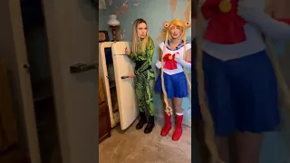 СЕЙЛОР БОИТСЯ🦸‍♀️🐍😳А ТЫ БОИШЬСЯ МЫШЕЙ❓❓🤔#shorts #tiktok #сейлормун #мультики #юмор