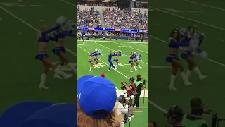 Cheerleaders! Rams.