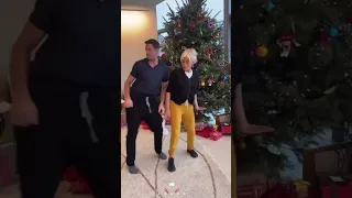 Hugh Jackman & Deborra-Lee Furness are dancing into the holidays! (December 22, 2022)🕺🏻Ryan Reynolds