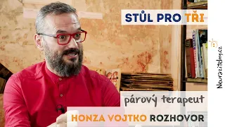 Honza Vojtko - Můžeme milovat víc lidí najednou, chemii nepřekecáš | Neurazitelny.cz | Stůl pro tři