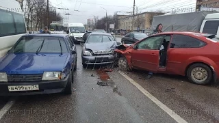 На пр. Ленина в Туле столкнулись 5 машин