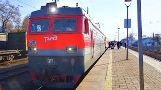 Railway. Russian Long Distance Train. EP1 with Passenger Train/Электровоз ЭП1 с пассажирским поездом