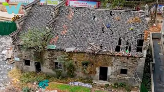 Because of the poor family, the couple went to the forest renovated the old house survival