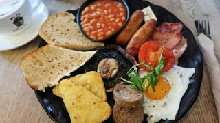 HUGE Full Irish Breakfast In Dublin