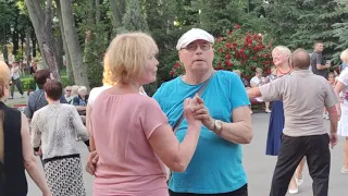 Червона рута Танцы 🕺🕺🕺 в парке Горького Июнь 2021 Харьков