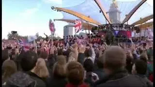 Robbie Williams - The Queens Diamond Jubilee Concert Opening - Let Me Entertain You