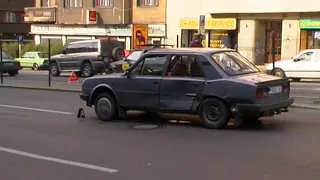 20let stará nehoda: Škoda 120 po srážce s mercedesem