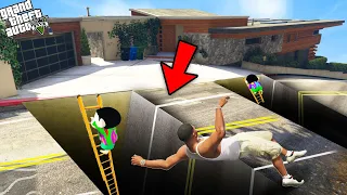 GTA 5 : Franklin Found A Big Deep Hole Gap Outside Franklin House In GTA 5 ! (GTA 5 Mods)