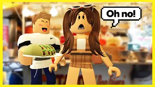 Tony invita a Cindy a comer TACOS! | La peor CITA | Mamá vs Roblox