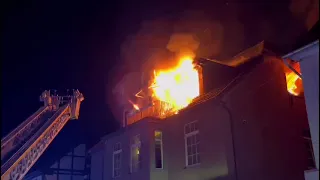 Mehrfamilienhaus in Bückeburg brennt