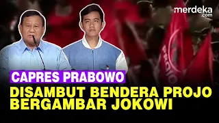 Selesai Debat, Prabowo-Gibran Disambut Bendera Merah Projo Bergambar Jokowi