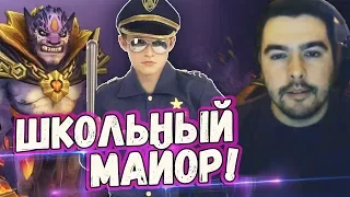 "ШКОЛЬНЫЙ МАЙОР"/СТРЕЙ ДИСКУТИРУЕТ СО ШКОЛЬНИКОМ-ПОЛИЦЕЙСКИМ.